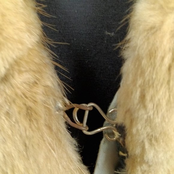 Vintage Fur Label Authority shawl - Picture 4 of 7